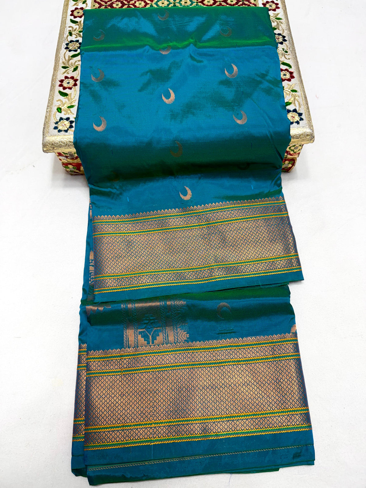 Chandrakor Kalanjali Paithani Silk Saree